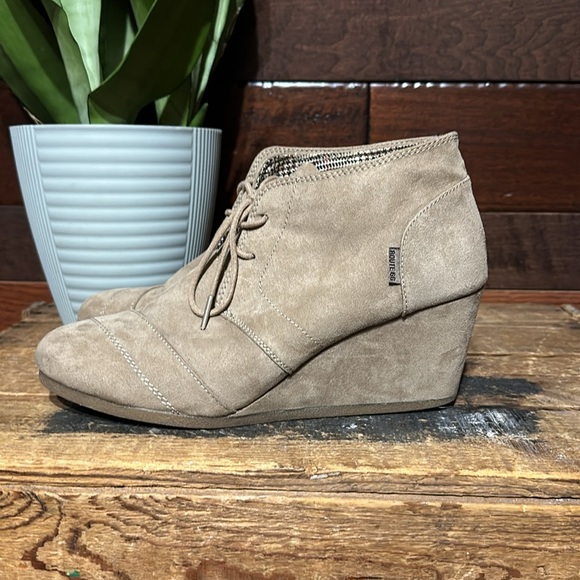 Route 66 Light Tan Faux Suede Lace Up Wedge Ankle Boots - Picture 6 of 11